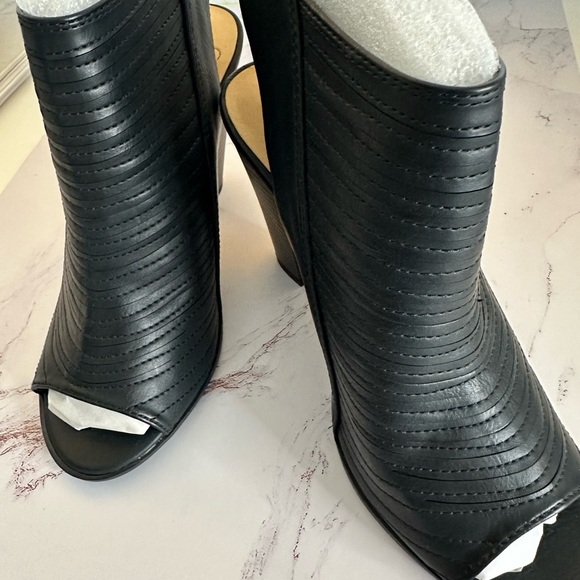 Black Faux Leather Open Toe Shoe 7 1/2 Bootie Brand New - Picture 4 of 8